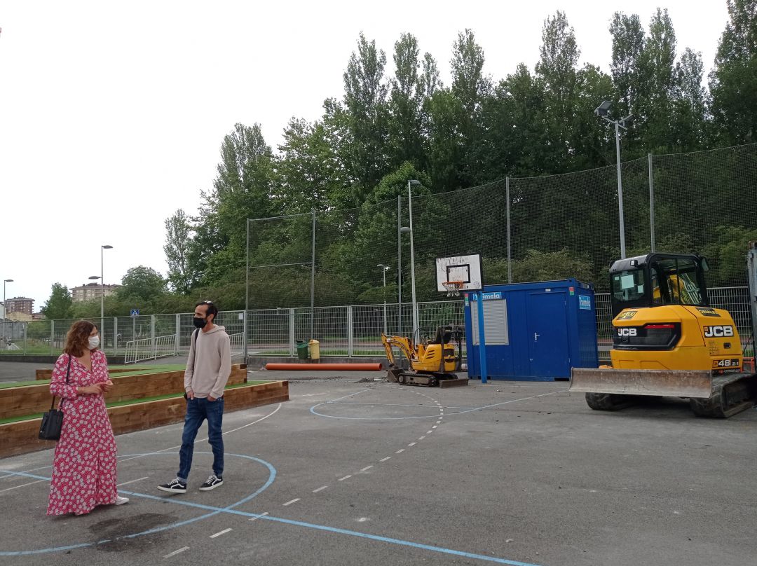 La delegada de Obras, Cristina Laborda, y el delegado de Educación, Santi Jiménez La delegada de Obras, Cristina Laborda, y el delegado de Educación, Santi Jiménez