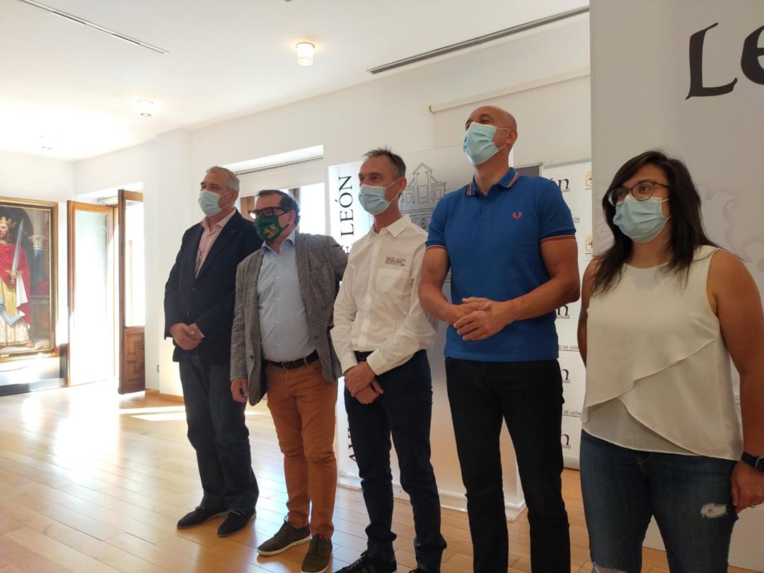 El Ayuntamiento de León acogió la presentación de la Vuelta Ciclista a Castilla y León El Ayuntamiento de León acogió la presentación de la Vuelta Ciclista a Castilla y León