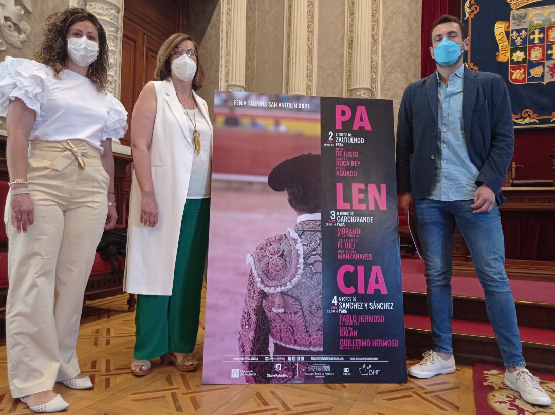 Carolina Valbuena, Ángeles Armisén y Manuel Martínez presentando el cartel de San Antolín Carolina Valbuena, Ángeles Armisén y Manuel Martínez presentando el cartel de San Antolín