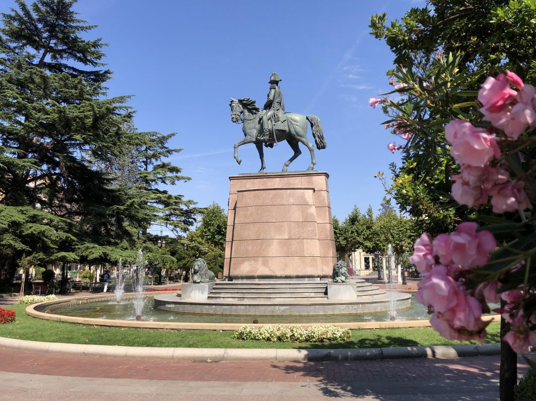 Estatua del Espartero en el Espolón logroñés Estatua del Espartero en el Espolón logroñés