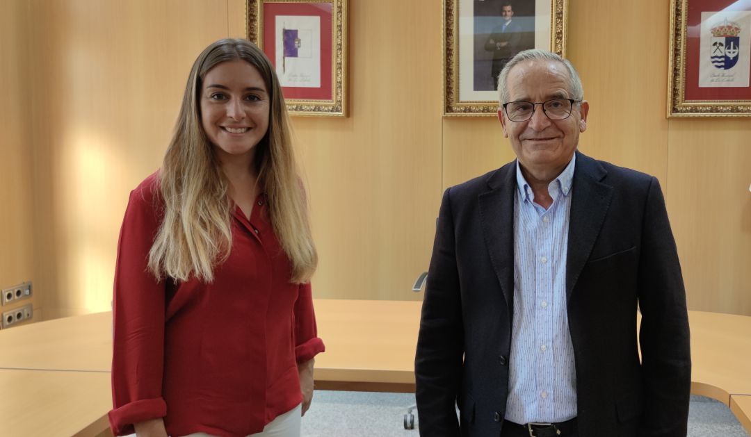 Elisabeth Lázaro y Vicente Calle, en la rueda de prensa de despedida del alcalde de La Lastrilla Elisabeth Lázaro y Vicente Calle, en la rueda de prensa de despedida del alcalde de La Lastrilla