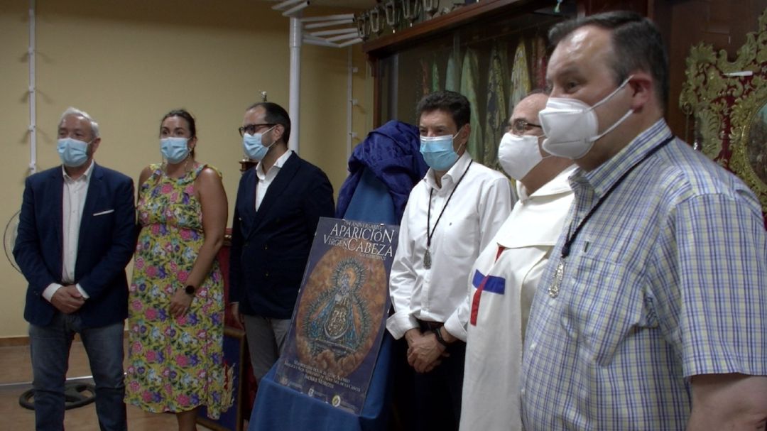 A la presentación han asistido el presidente de la Cofradía, Manuel Vázquez, el Hermano Mayor, Antonio Barrios, el concejal de Festejos, Lucas García, el rector, Luis Miguel Alaminos y el autor del cartel, José María Carrillo A la presentación han asistido el presidente de la Cofradía, Manuel Vázquez, el Hermano Mayor, Antonio Barrios, el concejal de Festejos, Lucas García, el rector, Luis Miguel Alaminos y el autor del cartel, José María Carrillo