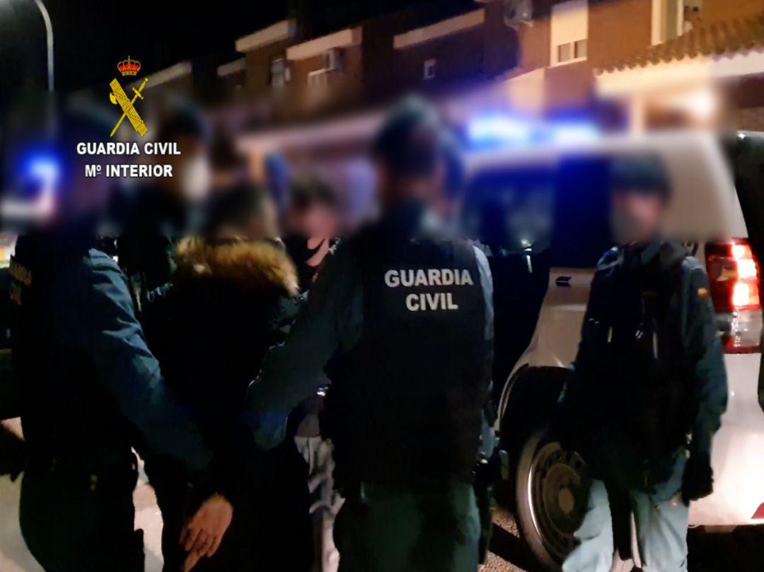 Imagen de una de las detenciones practicadas Imagen de una de las detenciones practicadas
