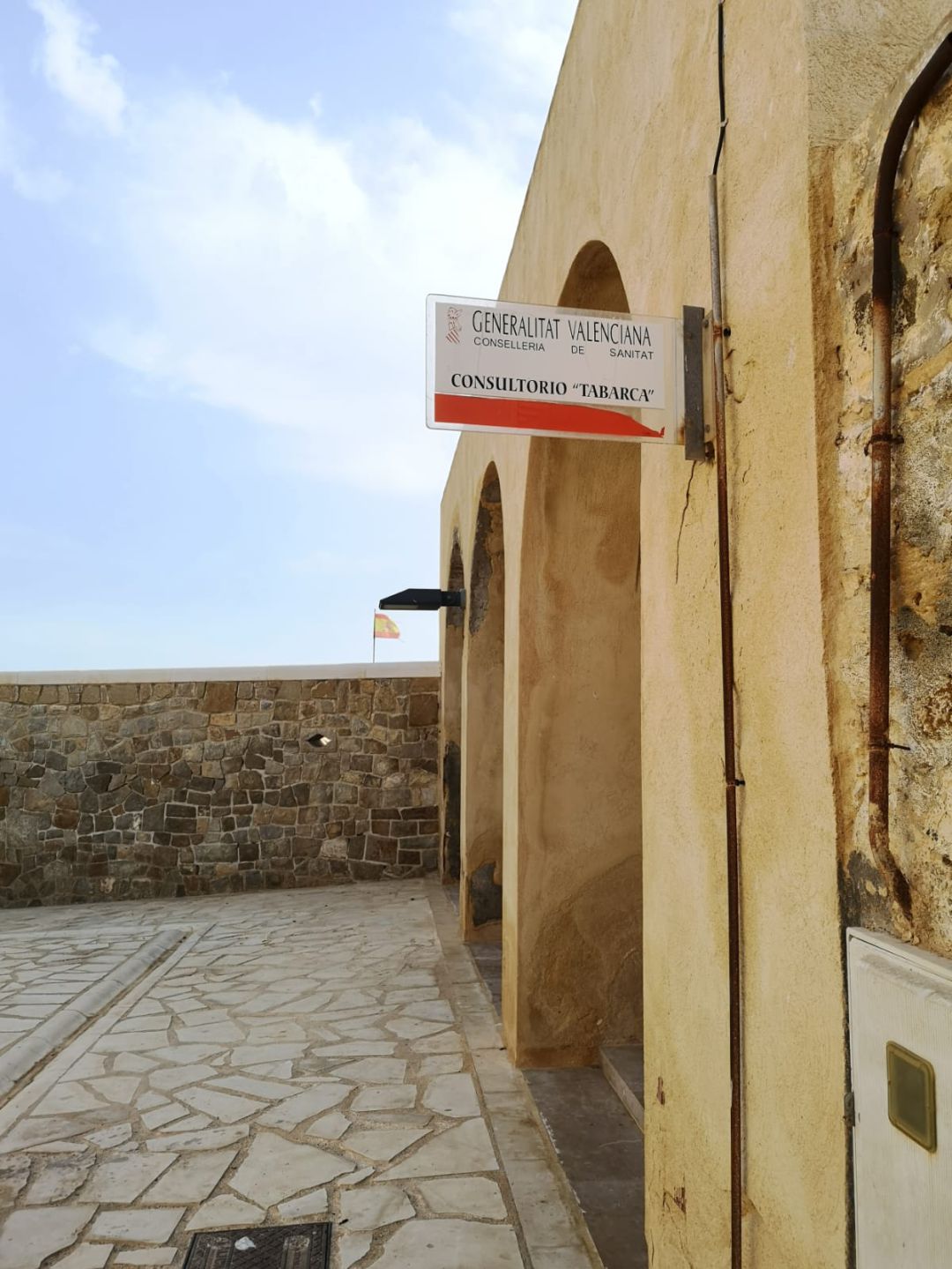 Consultorio de Tabarca donde presta asistencia el enfermero, a la espera de que llegue también un médico. Consultorio de Tabarca donde presta asistencia el enfermero, a la espera de que llegue también un médico.