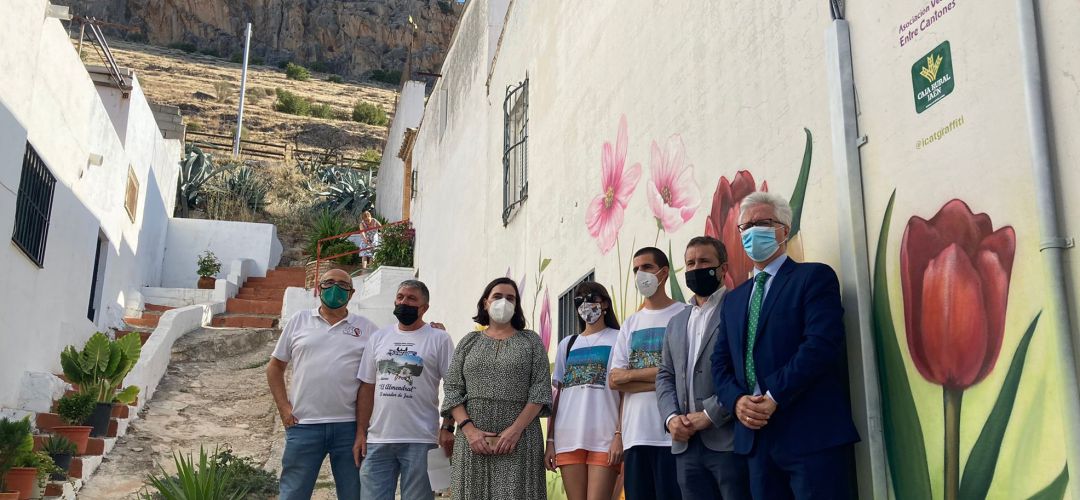 Juan Gallego, Julio Millán y María Orozco visitan el barrio del Almendral junto a representantes de la AA.VV. Entre Cantones Juan Gallego, Julio Millán y María Orozco visitan el barrio del Almendral junto a representantes de la AA.VV. Entre Cantones