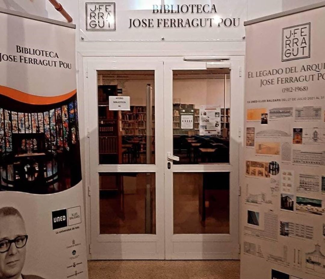 UNED ILLES BALEARS DESCUBRE LA PLACA DE LA BIBLIOTECA JOSÉ FERRAGUT POU Y RINDE HOMENAJE AL ARQUITECTO PALMESANO UNED ILLES BALEARS DESCUBRE LA PLACA DE LA BIBLIOTECA JOSÉ FERRAGUT POU Y RINDE HOMENAJE AL ARQUITECTO PALMESANO