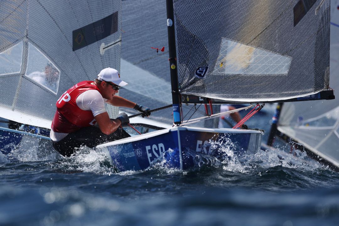 El regatista menorquí Joan Cardona és un dels més ferms candidats a medalla de l'equip espanyol de vela. El regatista menorquí Joan Cardona és un dels més ferms candidats a medalla de l'equip espanyol de vela.