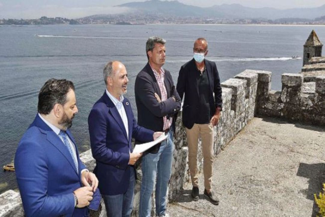 Los tres alcaldes del Val Miñor con el delegado de Zona Franca de Vigo Los tres alcaldes del Val Miñor con el delegado de Zona Franca de Vigo