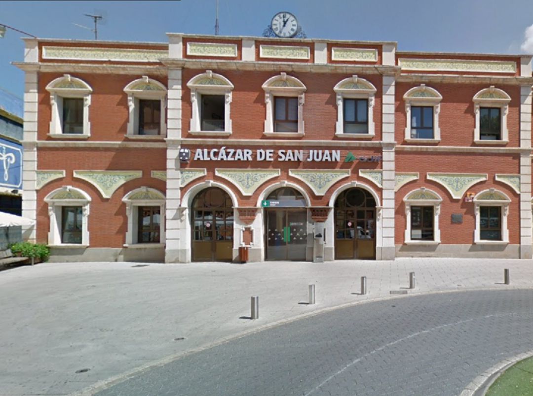Un maquinista les vio en el cruce de dos trenes a su paso por Alcázar de San Juan Un maquinista les vio en el cruce de dos trenes a su paso por Alcázar de San Juan
