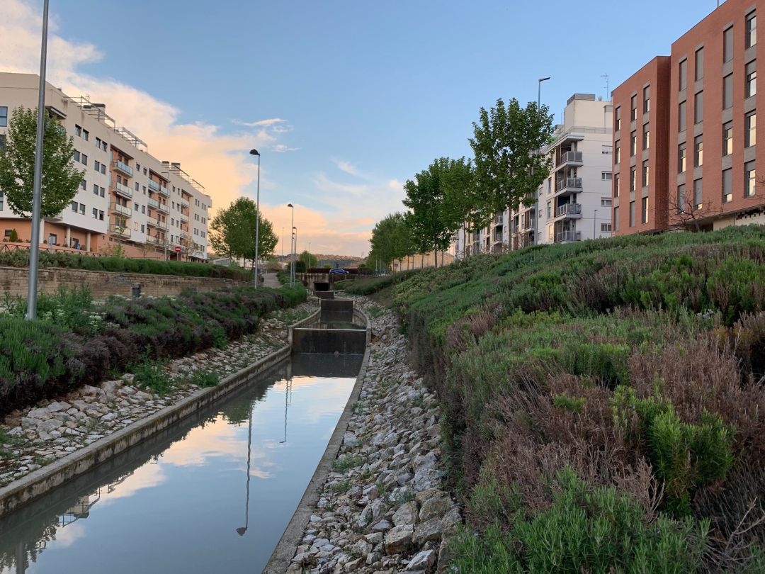 Parque fluvial en la Avenida de Juan Pablo II en Guadalajara Parque fluvial en la Avenida de Juan Pablo II en Guadalajara