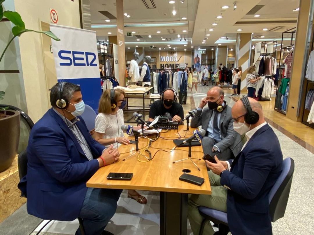 El programa Hoy por hoy desde el nuevo outlet de El Corte Inglés de Mijas El programa Hoy por hoy desde el nuevo outlet de El Corte Inglés de Mijas
