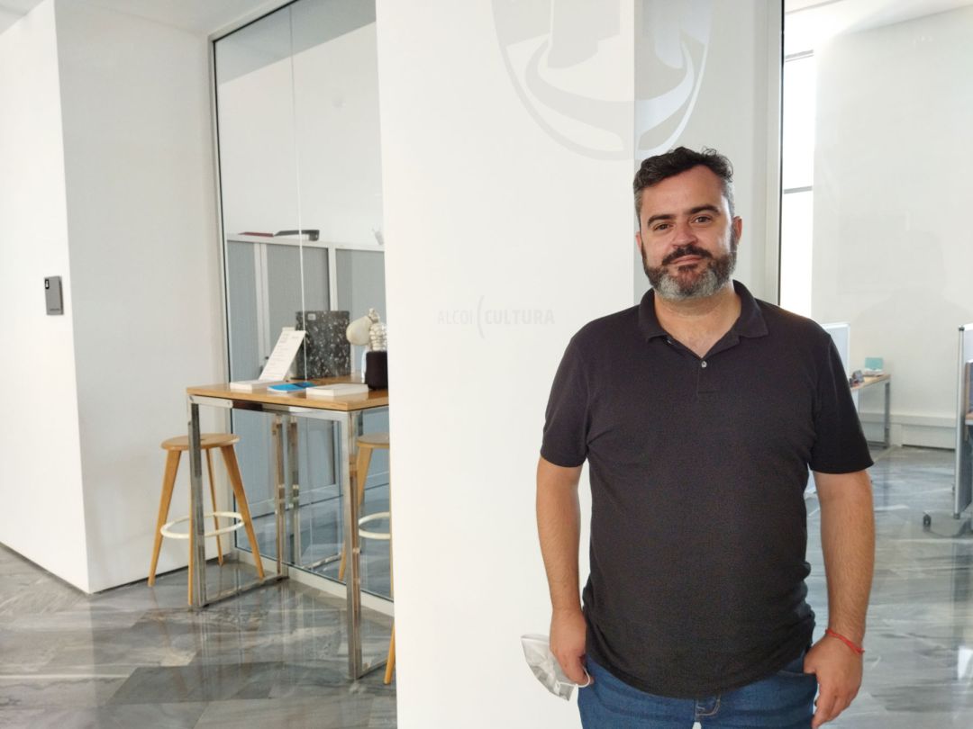 Raül Llopis, regidor de Cultura, a l'IVAM CADA Alcoi en l'entrevista a Tragaluz Raül Llopis, regidor de Cultura, a l'IVAM CADA Alcoi en l'entrevista a Tragaluz