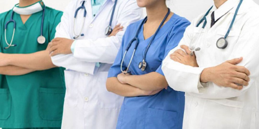 Médicos y enfermeras Médicos y enfermeras