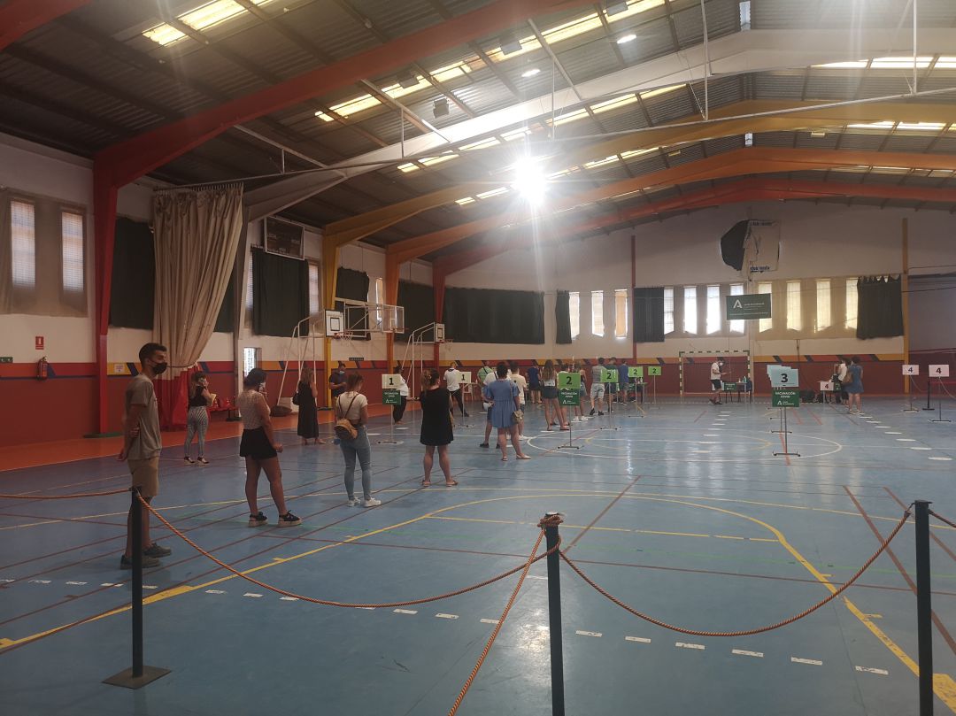 La vacunación en el distrito sanitario de la Serranía de Ronda se está llevando a cabo en las instalaciones deportivas de 'El Fuerte' La vacunación en el distrito sanitario de la Serranía de Ronda se está llevando a cabo en las instalaciones deportivas de 'El Fuerte'