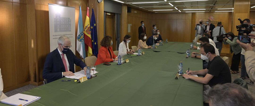 Reunión para analizar la situación de Alu Ibérica Reunión para analizar la situación de Alu Ibérica