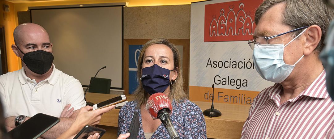 Ethel Vázquez atiende a los medios de comunicación Ethel Vázquez atiende a los medios de comunicación
