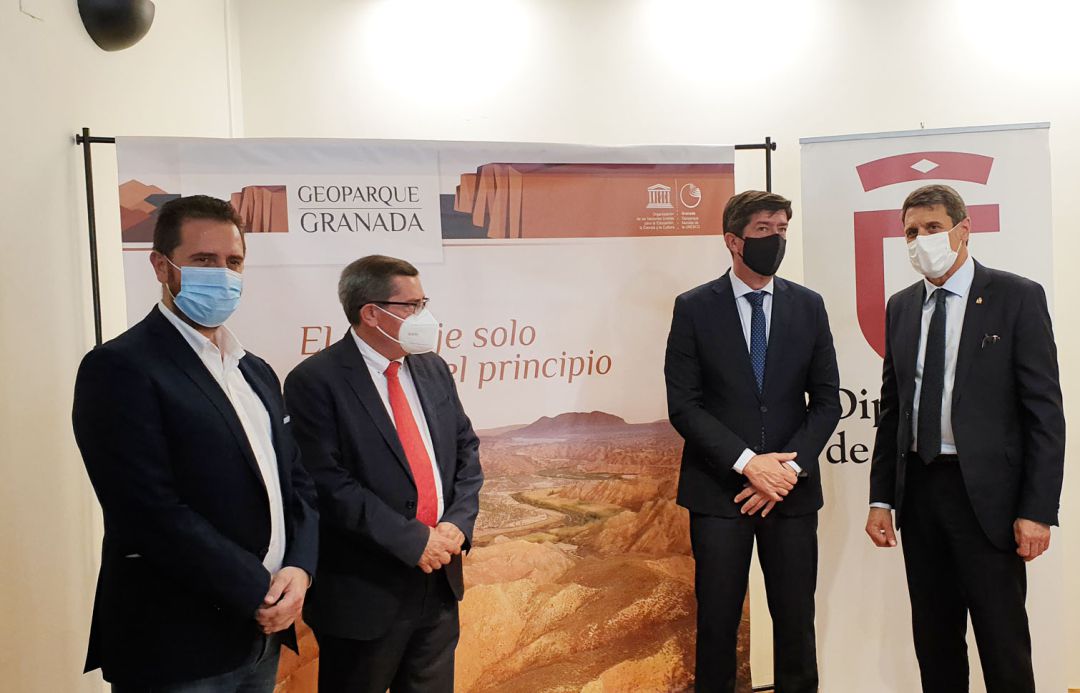 Presentación del Plan de Sostenibilidad del Geoparque de Granada en el Patroanto Provincial de Turismo con la presencia del presidente del Grupo de Desarrollo Rural del Altiplano de Granada, Francisco Torregrosa; el presidente del Patronato y de la Diputación, José Entrena; el vicepresidente de la Junta y consejero de Turismo, Juan Marín; y el delegado del Gobierno de España en Andalucía, Pedro Fernández Presentación del Plan de Sostenibilidad del Geoparque de Granada en el Patroanto Provincial de Turismo con la presencia del presidente del Grupo de Desarrollo Rural del Altiplano de Granada, Francisco Torregrosa; el presidente del Patronato y de la Diputación, José Entrena; el vicepresidente de la Junta y consejero de Turismo, Juan Marín; y el delegado del Gobierno de España en Andalucía, Pedro Fernández