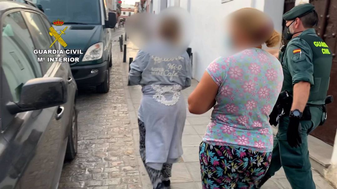 Detención de las cuatro mujeres Detención de las cuatro mujeres