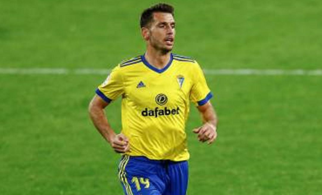 Pedro Alcalá defendiendo los colores del Cádiz Pedro Alcalá defendiendo los colores del Cádiz