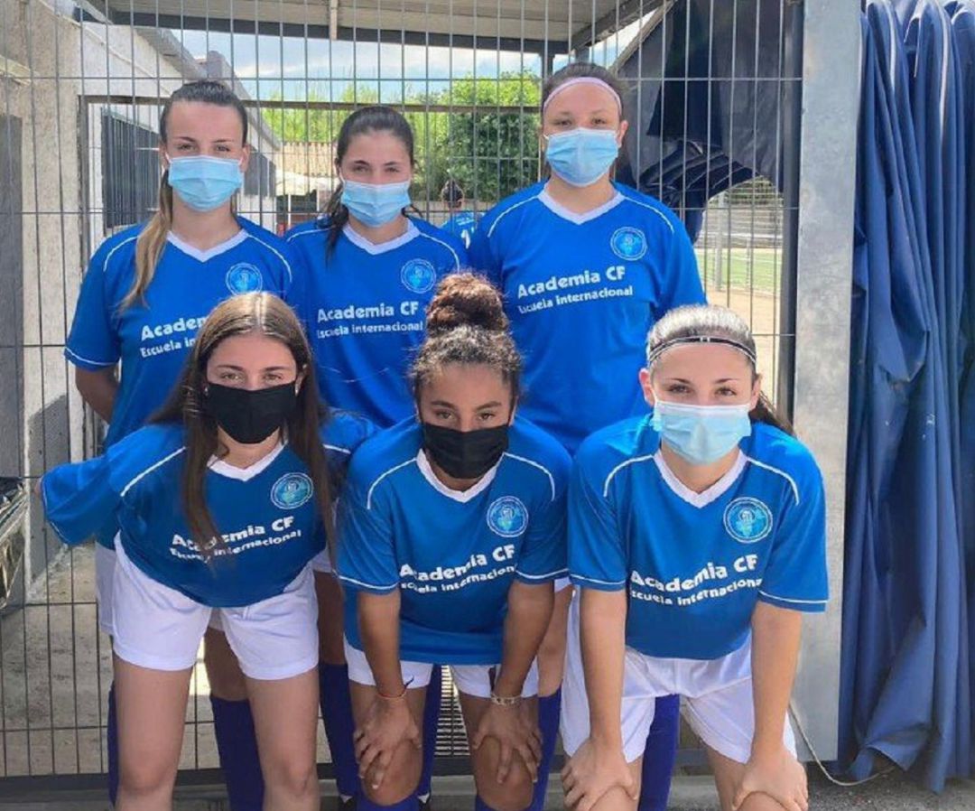 Parte de la plantilla del equipo femenino Parte de la plantilla del equipo femenino