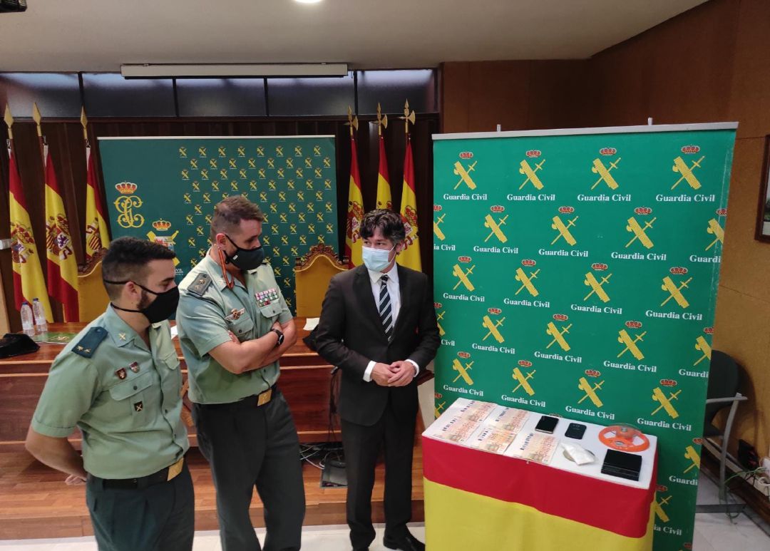 La Guardia Civil ha desmantelado uno de los puntos de droga más activos del Valle del Tiétar, y ha esclarecido una estafa de un préstamo por internet La Guardia Civil ha desmantelado uno de los puntos de droga más activos del Valle del Tiétar, y ha esclarecido una estafa de un préstamo por internet