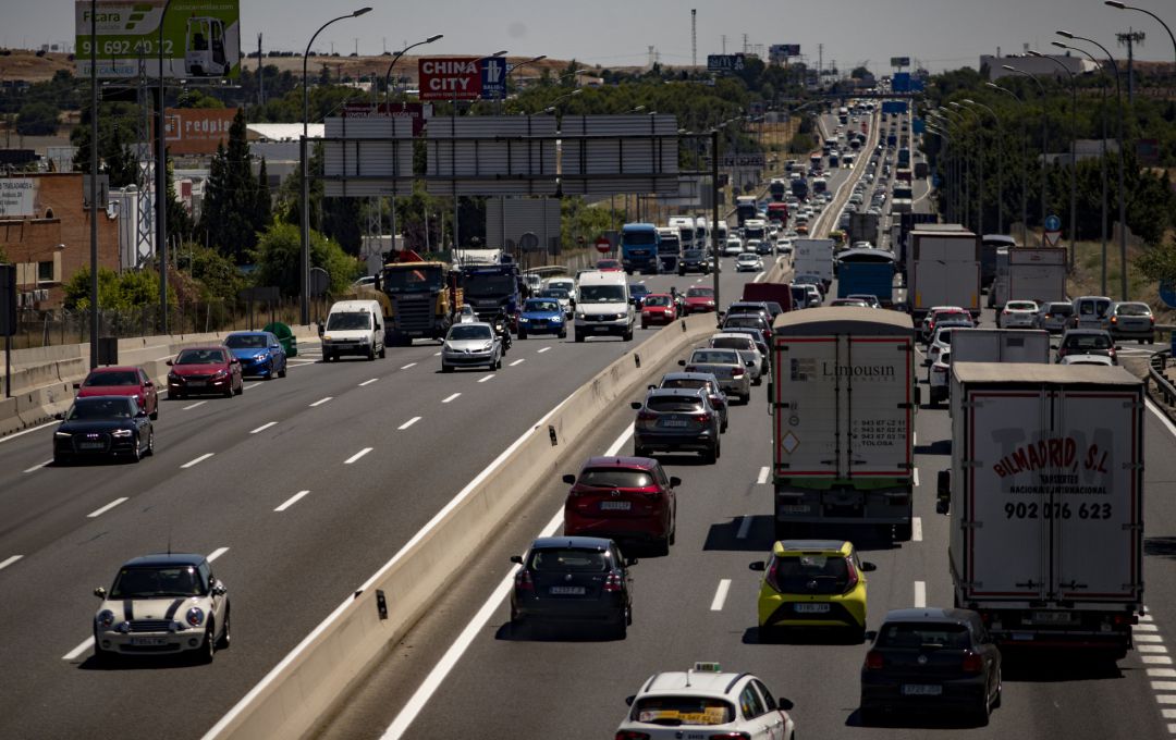 Atascos en el Km 17 de la A-4 en el día en el que arranca, con una previsión incierta por la pandemia del coronavirus, la ‘Operación Salida' del verano, en Madrid (España), a 3 de julio de 2020. Atascos en el Km 17 de la A-4 en el día en el que arranca, con una previsión incierta por la pandemia del coronavirus, la ‘Operación Salida' del verano, en Madrid (España), a 3 de julio de 2020.