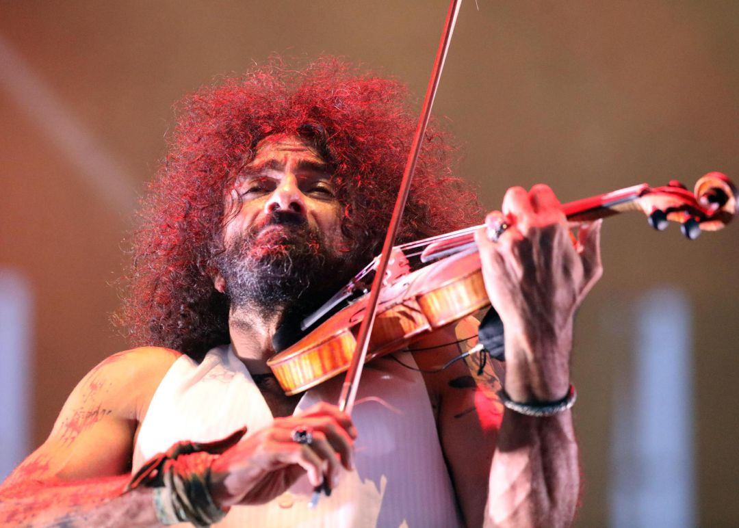El violinista libanés Ara Malikian durante su actuación en el Monte del Gozo en Santiago de Compostela, presentando su último disco "Petit Garage". El violinista libanés Ara Malikian durante su actuación en el Monte del Gozo en Santiago de Compostela, presentando su último disco "Petit Garage".
