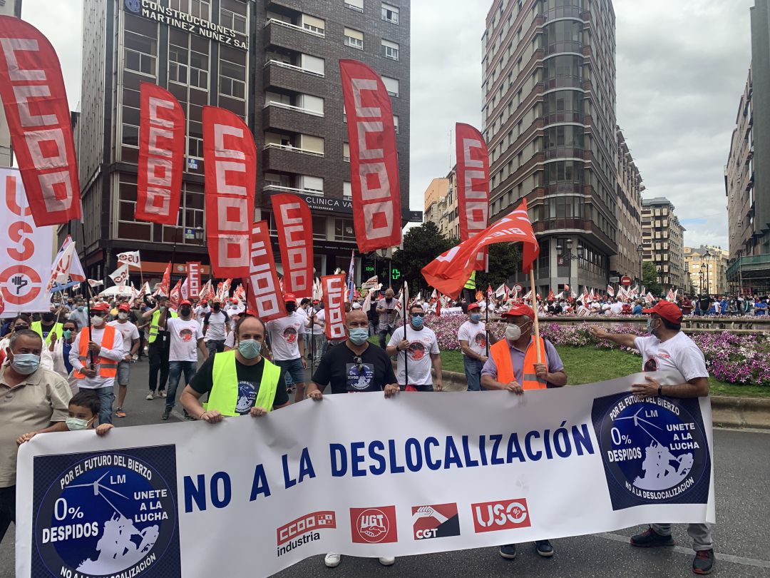 La protesta salió de la Plaza de Lazúrtegui y acabó en el ayuntamiento de Ponferrada La protesta salió de la Plaza de Lazúrtegui y acabó en el ayuntamiento de Ponferrada