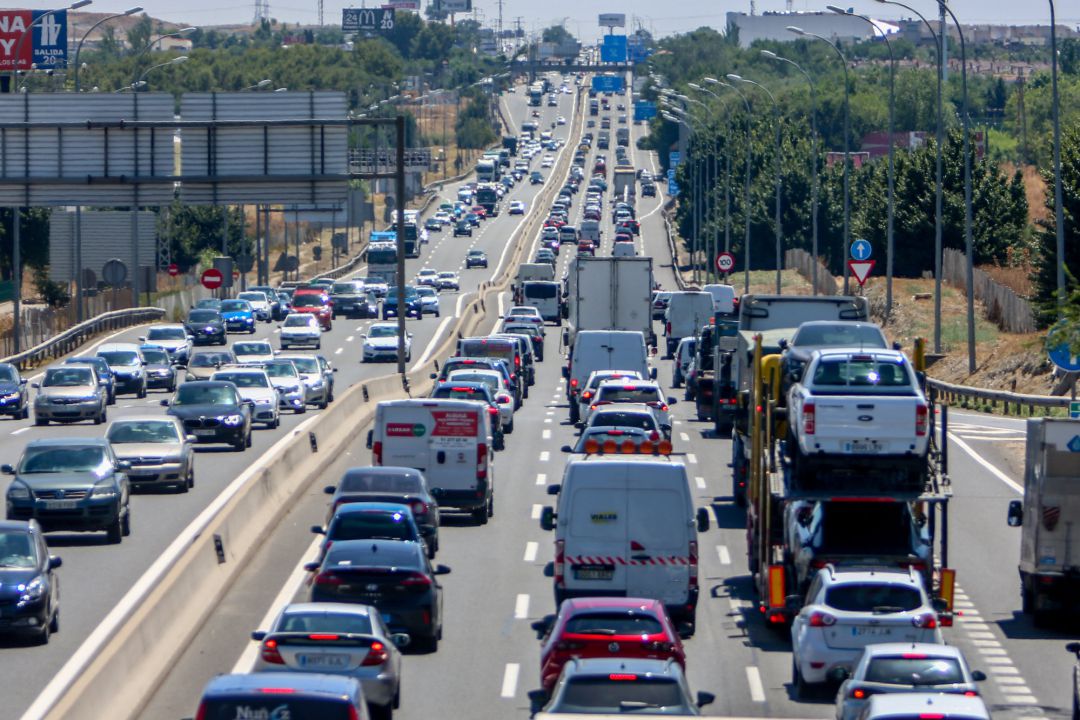 Un gran número de vehículos circula por la Autovía del Sur, a su paso por Pinto y Getafe, el día que arranca la operación salida de agosto 2021, a 30 de julio de 2021, Un gran número de vehículos circula por la Autovía del Sur, a su paso por Pinto y Getafe, el día que arranca la operación salida de agosto 2021, a 30 de julio de 2021,