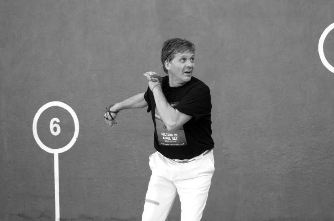 Paco Cabanes en sus inicios como jugador de pilota valenciana. Paco Cabanes en sus inicios como jugador de pilota valenciana.