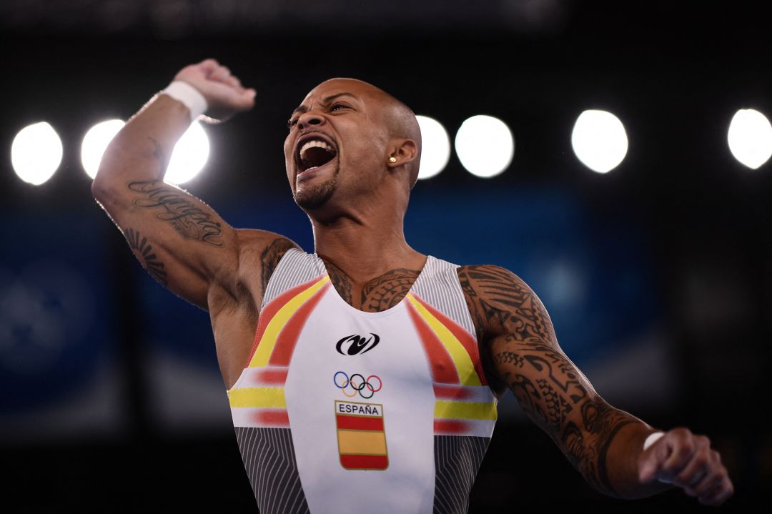 Ray Zapata celebra su plata en Tokio Ray Zapata celebra su plata en Tokio