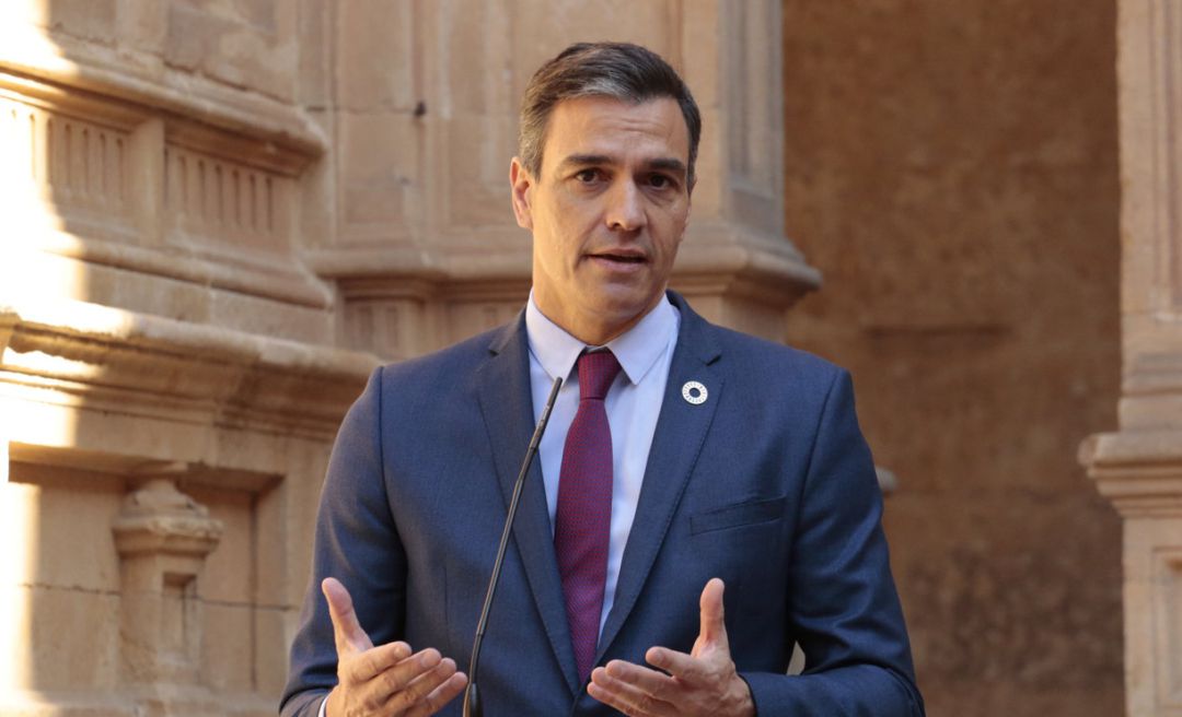 El presidente del Gobierno, Pedro Sánchez, comparece frente al Convento de San Esteban en la XXIV Conferencia de Presidentes. El presidente del Gobierno, Pedro Sánchez, comparece frente al Convento de San Esteban en la XXIV Conferencia de Presidentes.