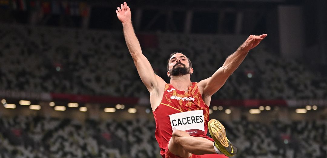 Eusebio Cáceres, durante la final de Salto de Longitud Eusebio Cáceres, durante la final de Salto de Longitud