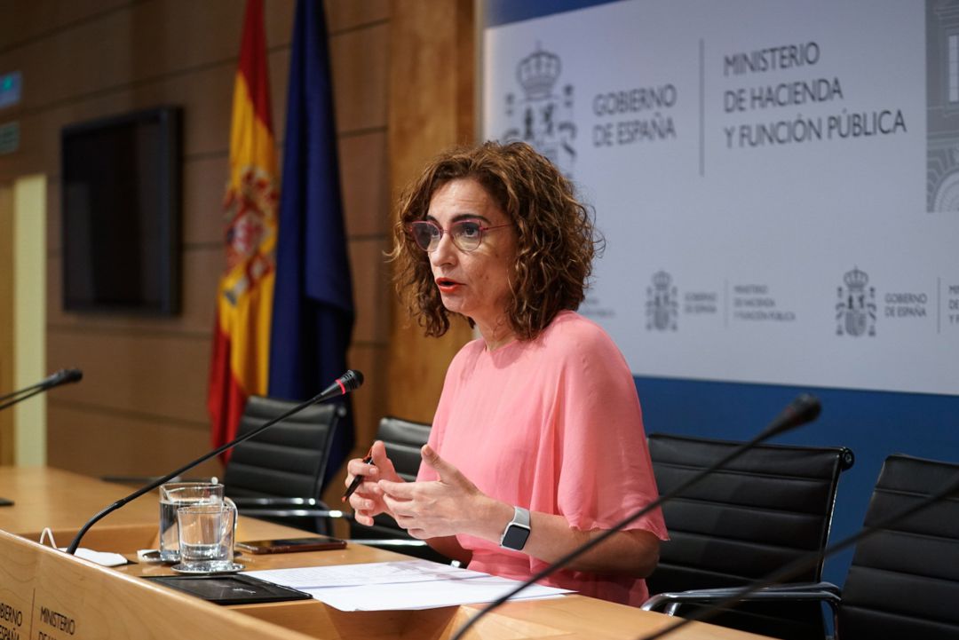 La ministra de Hacienda y Función Pública, María Jesús Montero, tras presidir la Conferencia Sectorial del Plan de Recuperación, Transformación y Resiliencia en la sede ministerial. La ministra de Hacienda y Función Pública, María Jesús Montero, tras presidir la Conferencia Sectorial del Plan de Recuperación, Transformación y Resiliencia en la sede ministerial.