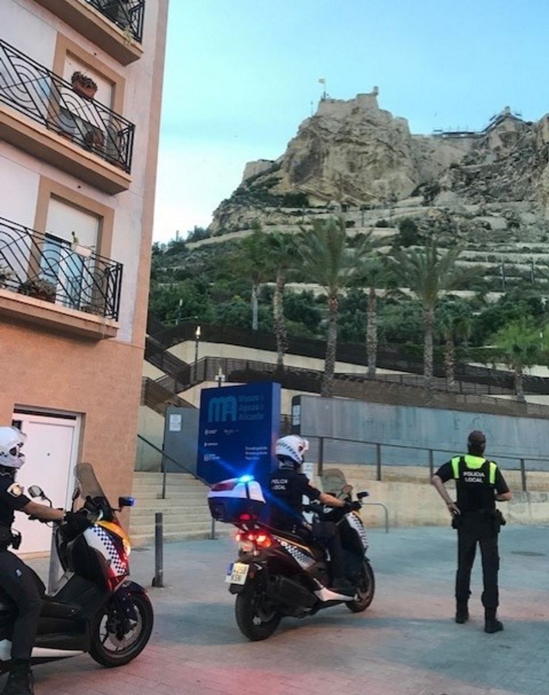 Agentes del dispositivo antibotellón Agentes del dispositivo antibotellón