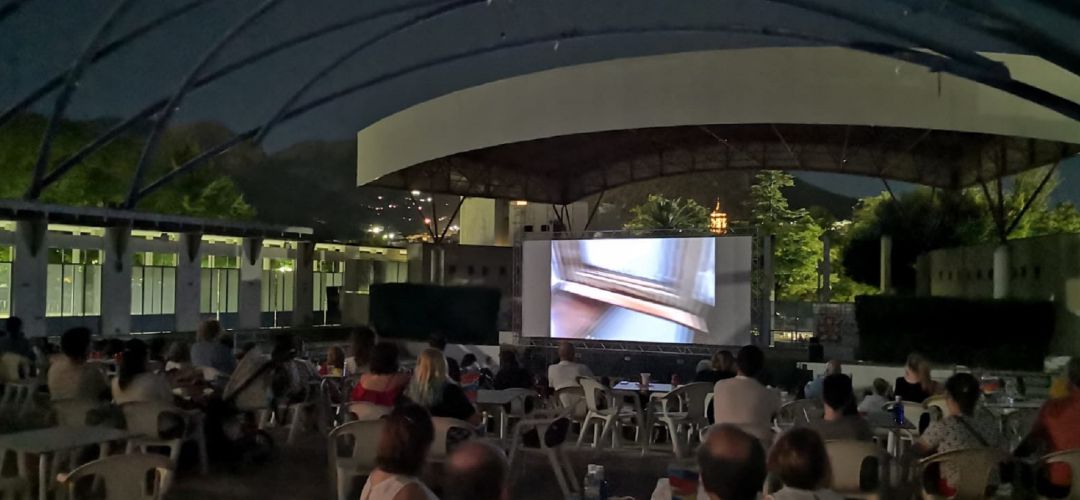 Vuelve el cine de verano al auditorio de La Alameda. Vuelve el cine de verano al auditorio de La Alameda.