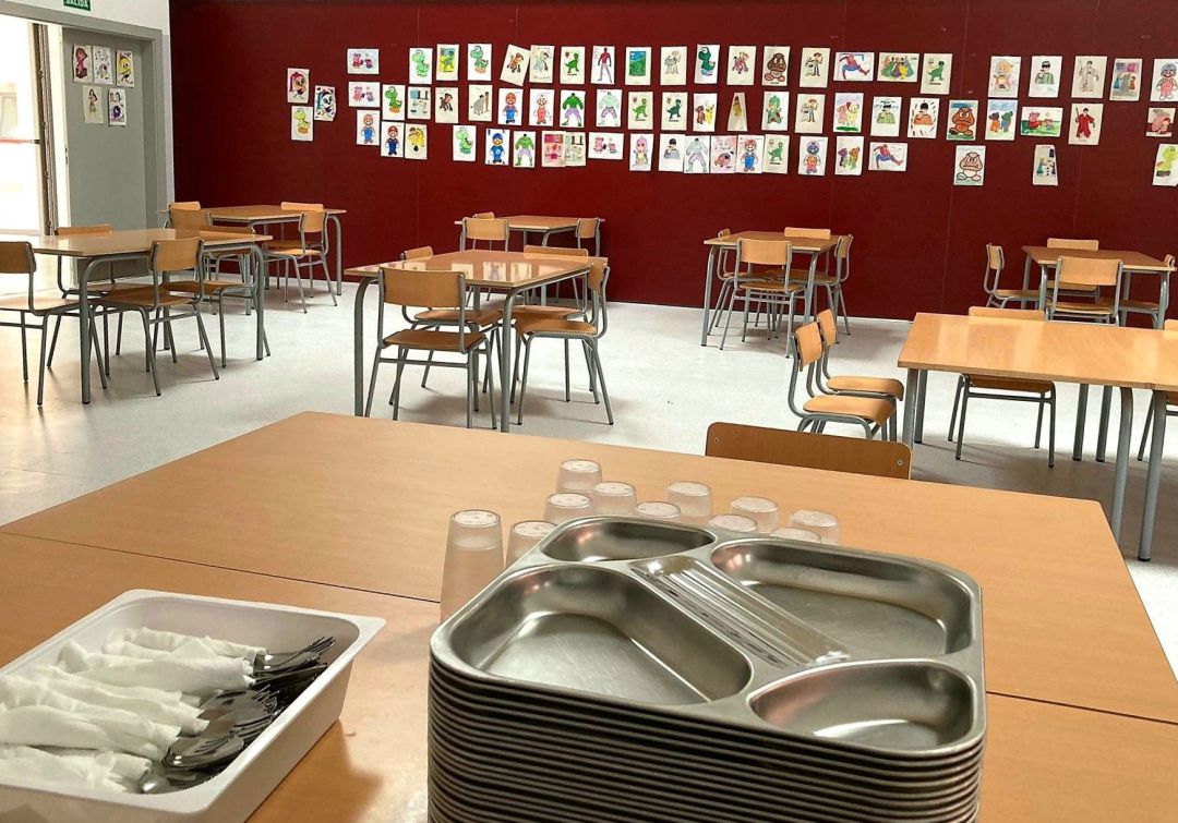 A lo largo del curso 2020-21, 100.000 niños madrileños recibieron una beca comedor. Una cifra que se reduce hasta los 6.000 niños durante el verano A lo largo del curso 2020-21, 100.000 niños madrileños recibieron una beca comedor. Una cifra que se reduce hasta los 6.000 niños durante el verano