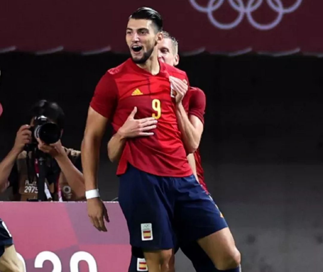 Rafa Mir ante Costa de Marfil Rafa Mir ante Costa de Marfil