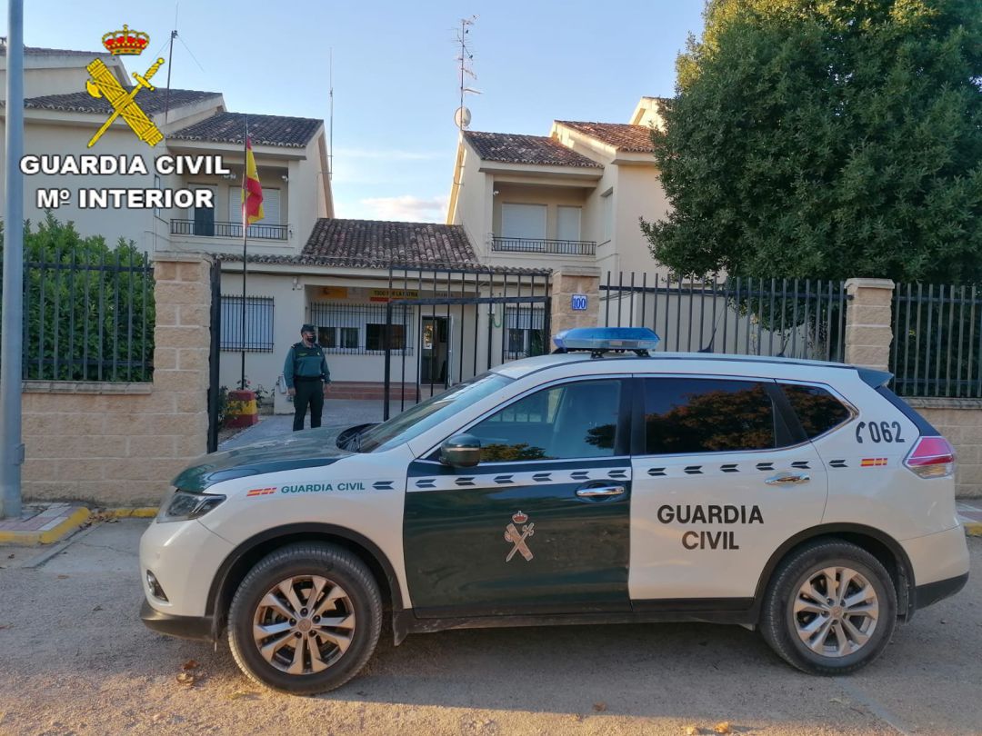 Apenas dos horas después de tener conocimiento de estos hechos, localizaron el vehículo de la víctima estacionado en un restaurante de la localidad de El Toboso Apenas dos horas después de tener conocimiento de estos hechos, localizaron el vehículo de la víctima estacionado en un restaurante de la localidad de El Toboso