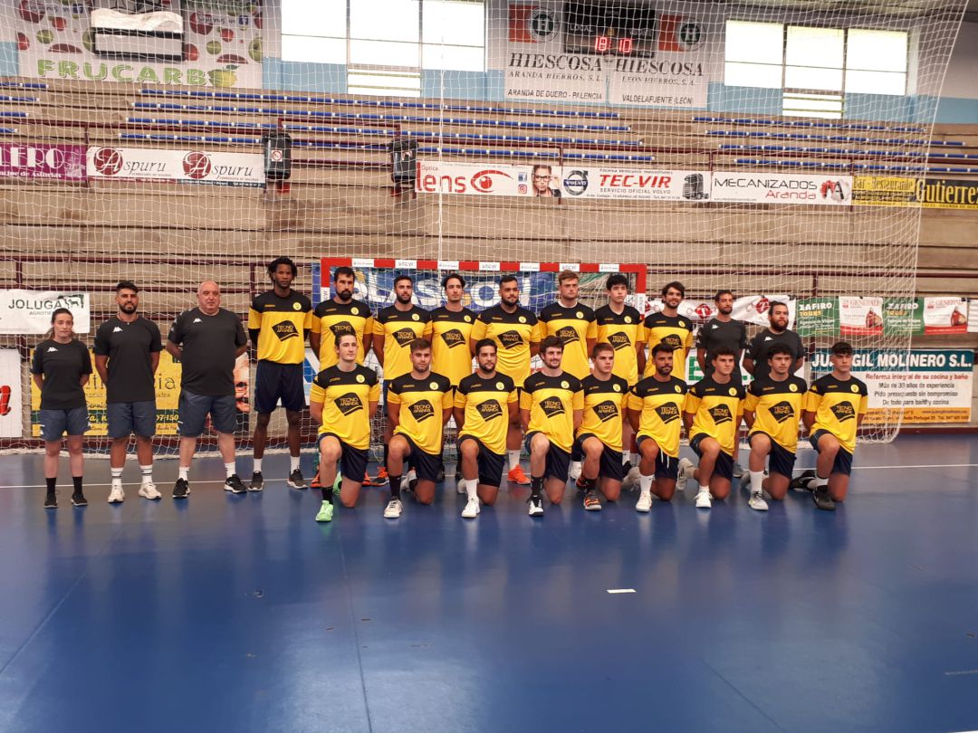 La plantilla del Tubos Aranda realizó su primera sesión en el Príncipe de Asturias. La plantilla del Tubos Aranda realizó su primera sesión en el Príncipe de Asturias.