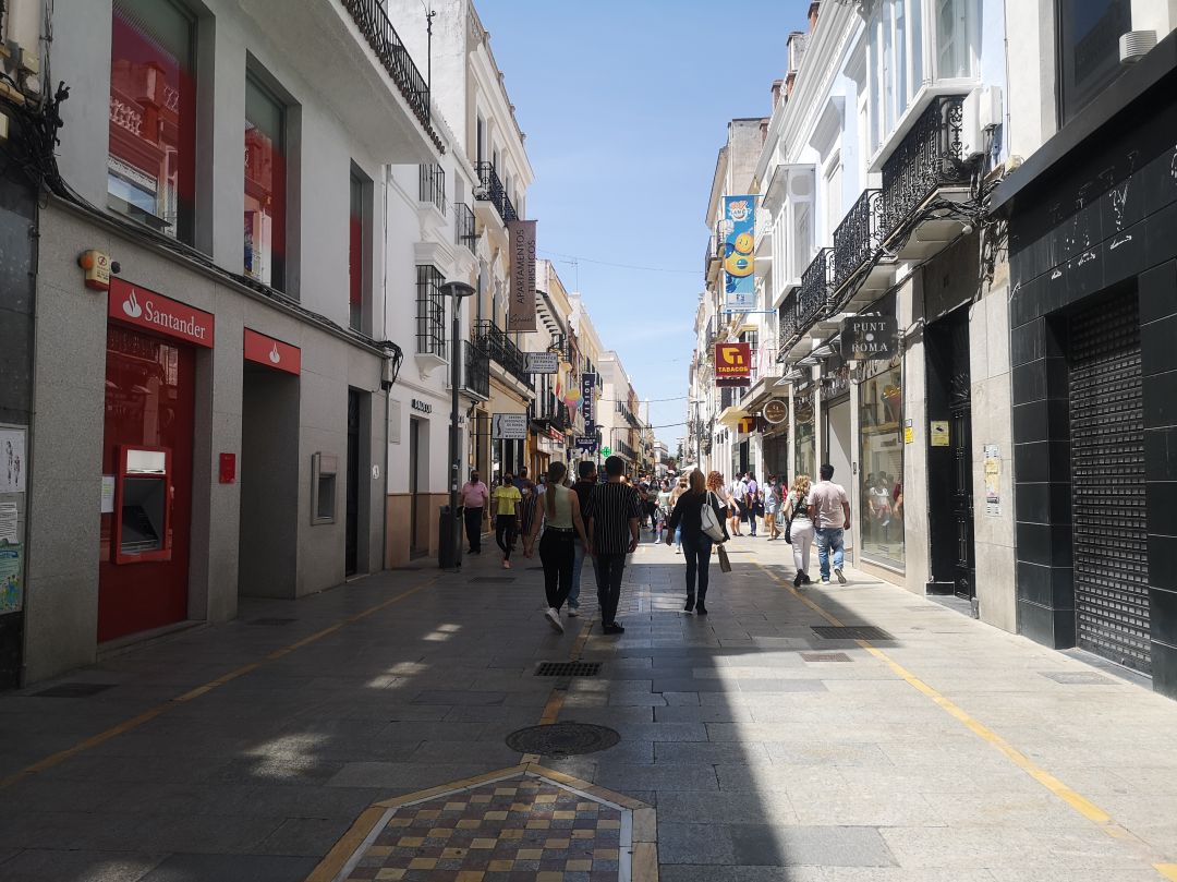La principal calle comercial de Ronda es la carrera Espinel, conocida como 'Calle de la Bola' La principal calle comercial de Ronda es la carrera Espinel, conocida como 'Calle de la Bola'