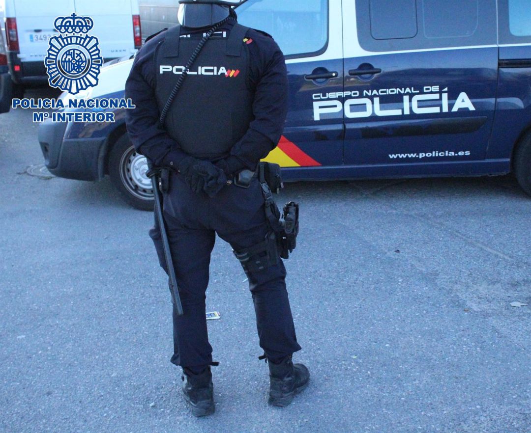 Agente de la Policía Nacional Agente de la Policía Nacional