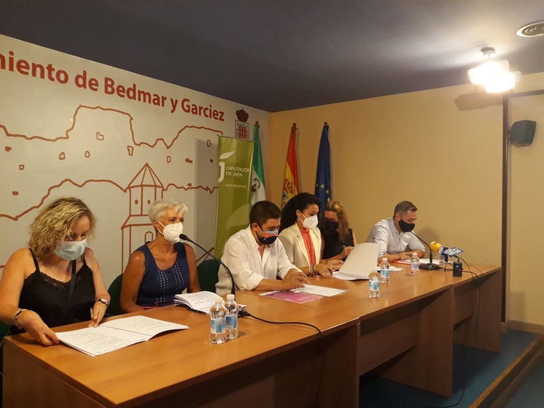 Momento de la mesa redonda 'Violencia de género en tiempos de pandemia' Momento de la mesa redonda 'Violencia de género en tiempos de pandemia'