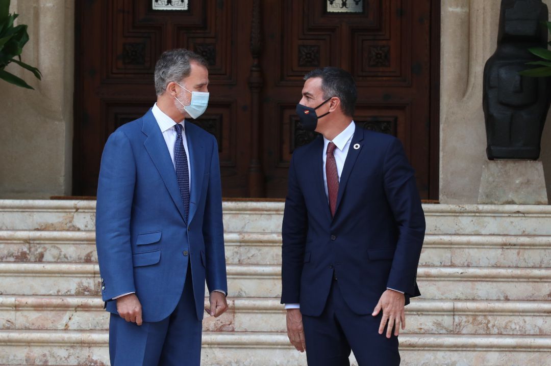 Archivo - El rey Felipe VI y el presidente del Gobierno, Pedro Sánchez, minutos antes del comienzo del encuentro del año pasado. Archivo - El rey Felipe VI y el presidente del Gobierno, Pedro Sánchez, minutos antes del comienzo del encuentro del año pasado.