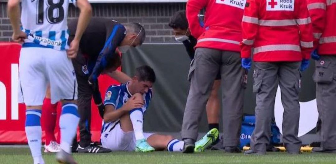 Carlos Fernández, lesionado en el partido amistoso ante el AZ Alkmaar Carlos Fernández, lesionado en el partido amistoso ante el AZ Alkmaar