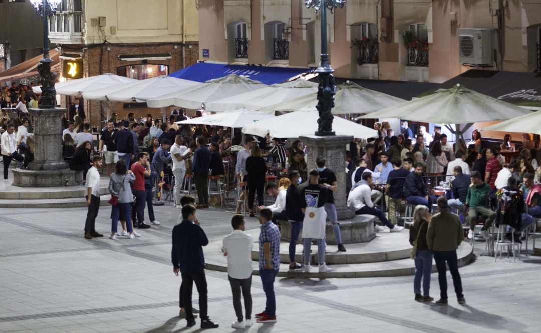 Ambiente en una calle de bares de Santander Ambiente en una calle de bares de Santander