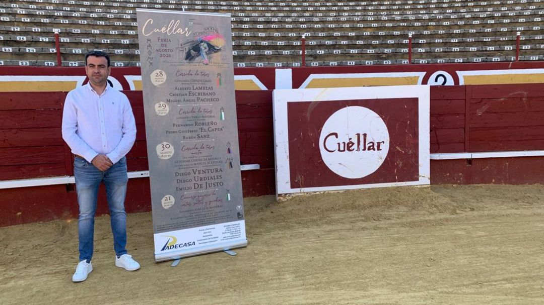 Carlos Fraile presenta los carteles taurinos en la Plaza de Toros de Cuéllar Carlos Fraile presenta los carteles taurinos en la Plaza de Toros de Cuéllar