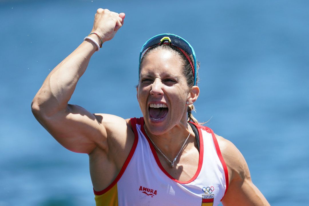 Teresa Portela celebra la plata en K1-200 Teresa Portela celebra la plata en K1-200