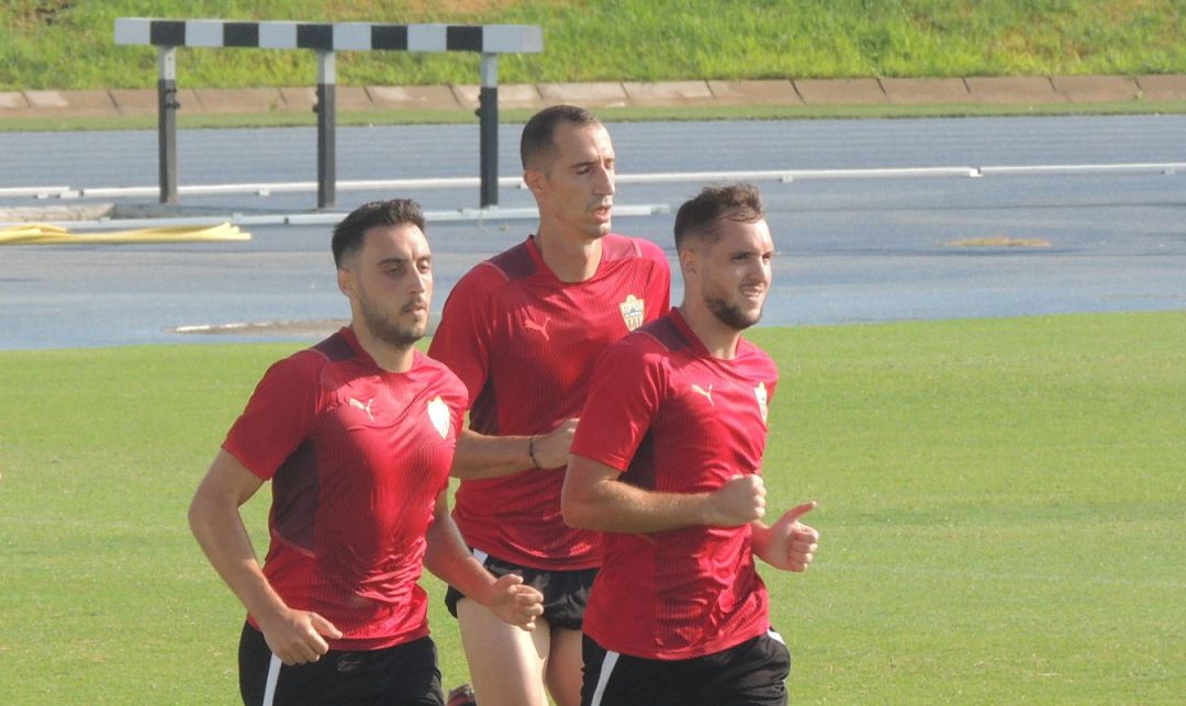 Aguza, Petrovic y Vada. Aguza, Petrovic y Vada.