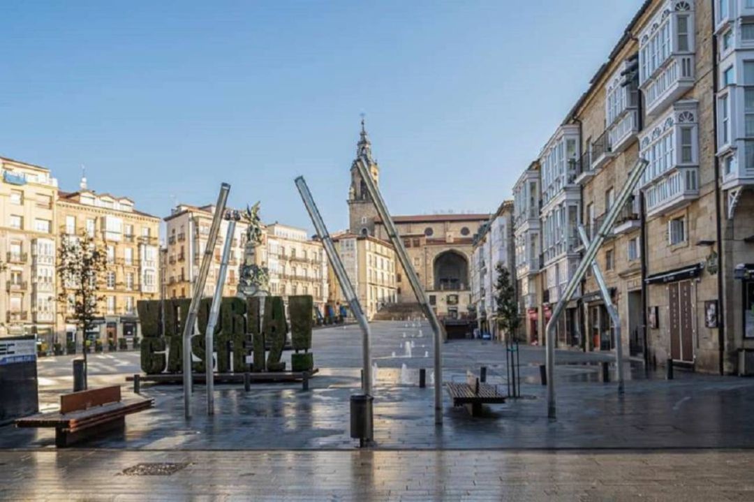 La plaza de la Virgen Blanca estará vigilada durante el "no txupinazo" La plaza de la Virgen Blanca estará vigilada durante el "no txupinazo"